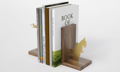 Luxury wooden bookends with Arabic calligraphy designed as a corporate gift for Etihad Airways in the UAE.