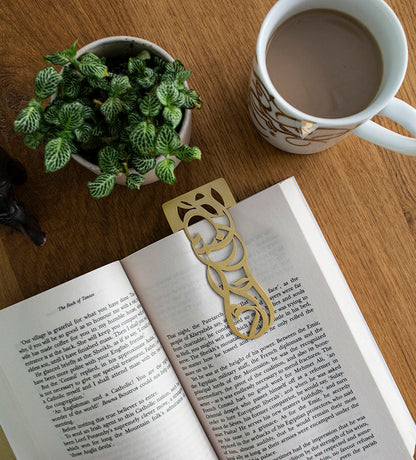 Set of two elegant bookmarks with Arabic graffiti etchings 