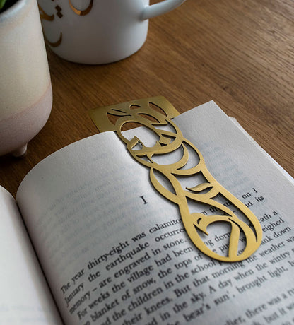 Set of two elegant bookmarks with Arabic graffiti etchings 