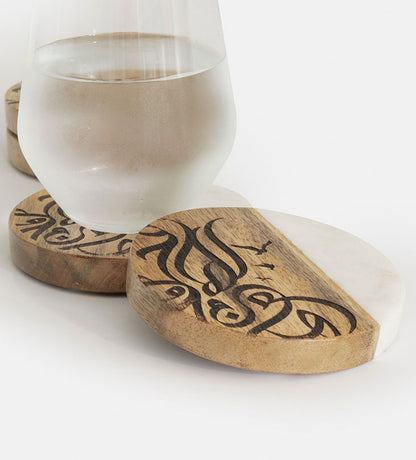 Set of 6 marble and wood coasters with Arabic graffiti print